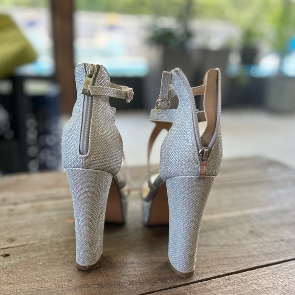 Women’s size 9 silver heels - Picture 3 of 6